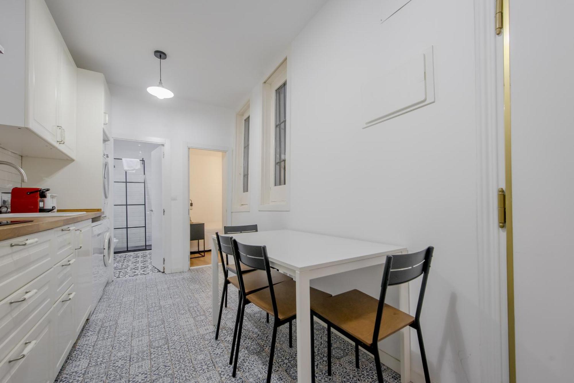 C-Cabeza Cool Apt Para 7 Al Lado De Tirso De Molina E1 Madrid Exterior photo