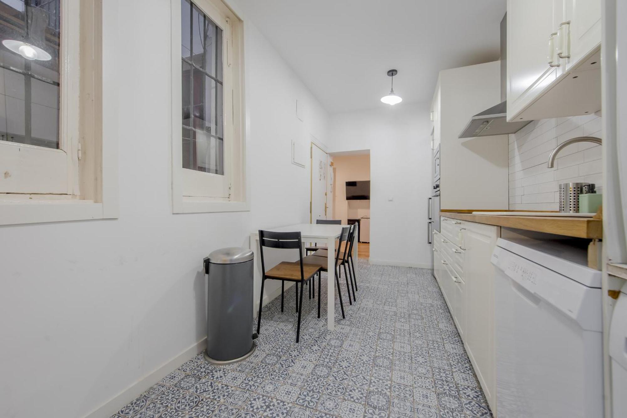 C-Cabeza Cool Apt Para 7 Al Lado De Tirso De Molina E1 Madrid Exterior photo